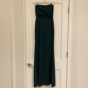 Windsor forest green formal dress! Slit in the front of the dress. No stains.